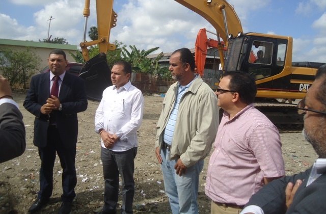 Alcaldía de Moca adquiere retroexcavadora por más de $2 Millones de pesos